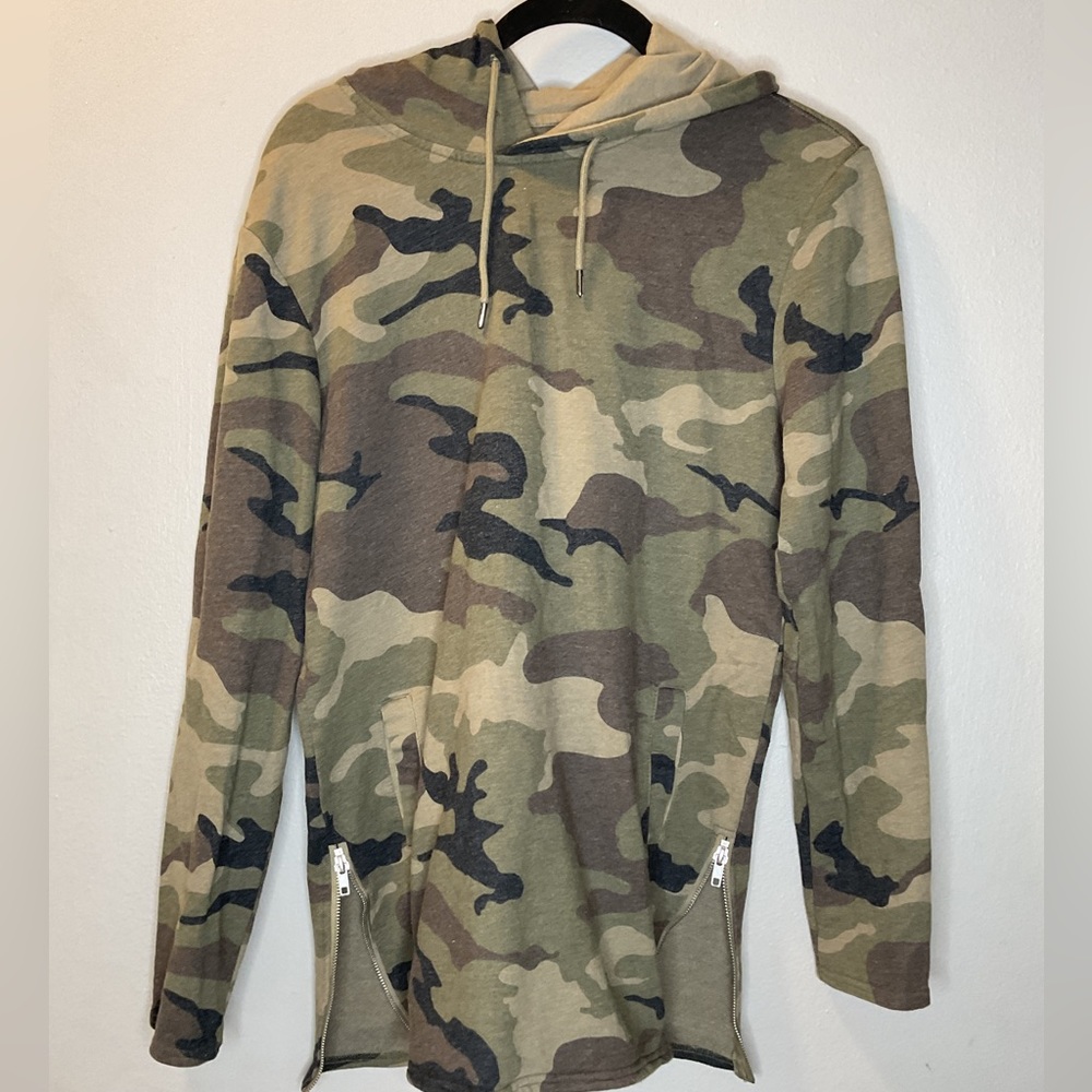 PacSun ~ women’s green camo longer fit hoodie